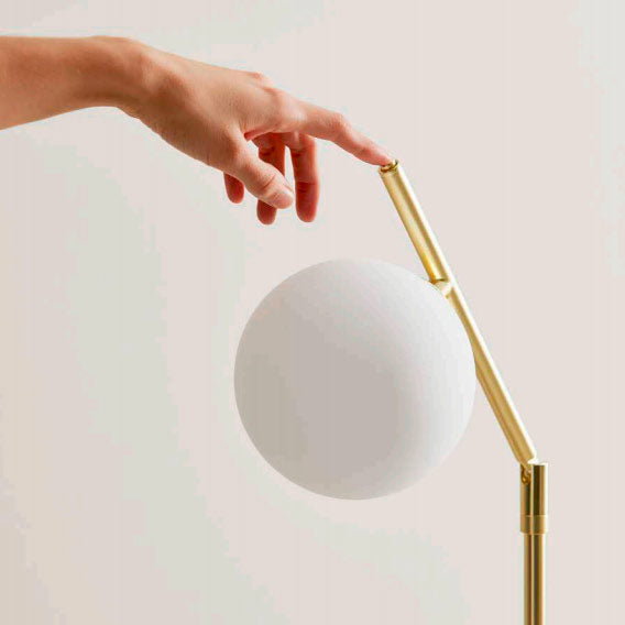 ENDO-pöytävalaisin-messinki-lähikuva