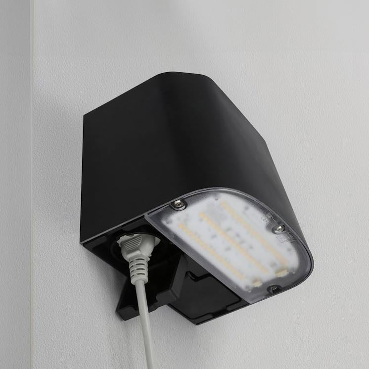 LUMO 8W MUSTA LED-Seinävalaisin alas 3000K/4000K pistorasioilla, 800lm IP44