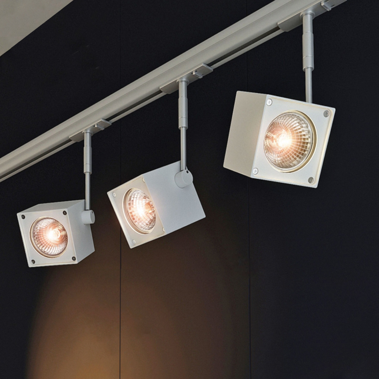 daniel-altra-dice-1p-white-theesome-rail