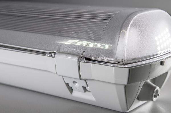 LED-loisteputkivalaisin IP66, läpijohdotettu, polykarbonaattikotelo, turvallinen ja lämmönkestävä