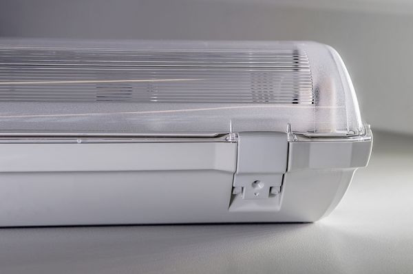 LED-loisteputkivalaisin IP66, polykarbonaattikotelolla, turvallinen ja kestävä käyttää eri ympäristöissä.