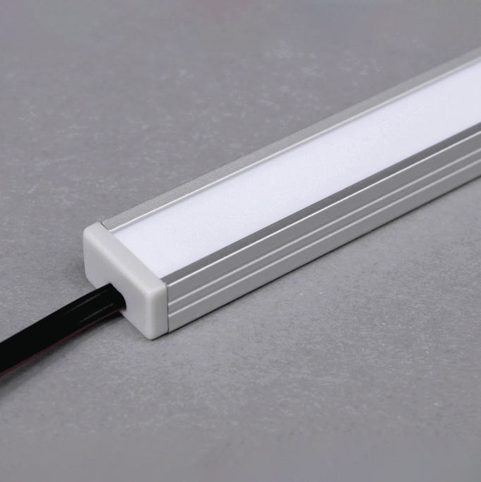 LED-nauha asennettuna profiiliin, valmis asennus