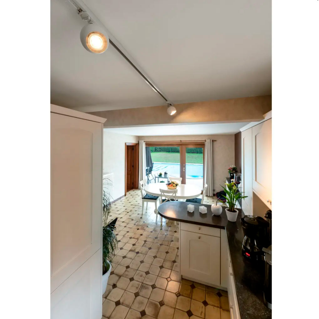 light-eye-1-vaihekiskovalaisin-pyöreä-valkoinen-lähikuva