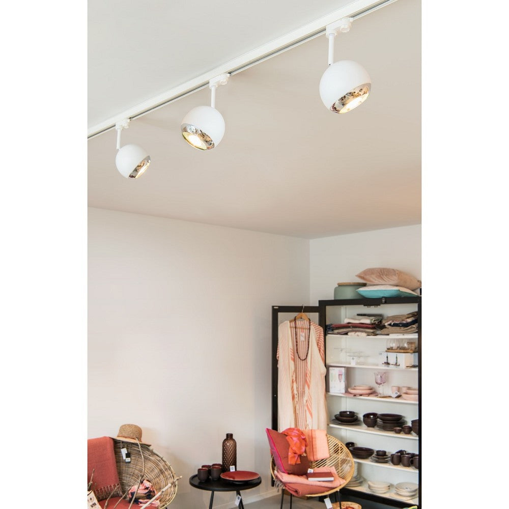 light-eye-pyöreä-valkoinen-3-vaihekiskovalaisin-keittiössä
