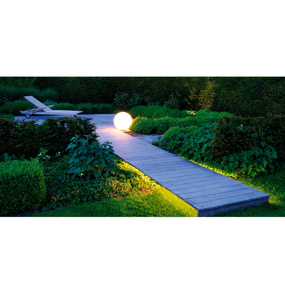 pallovalaisin-ulos-led-puutarhaan