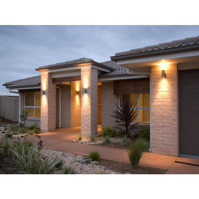 quazar10-seinävalaisimet-ulkona