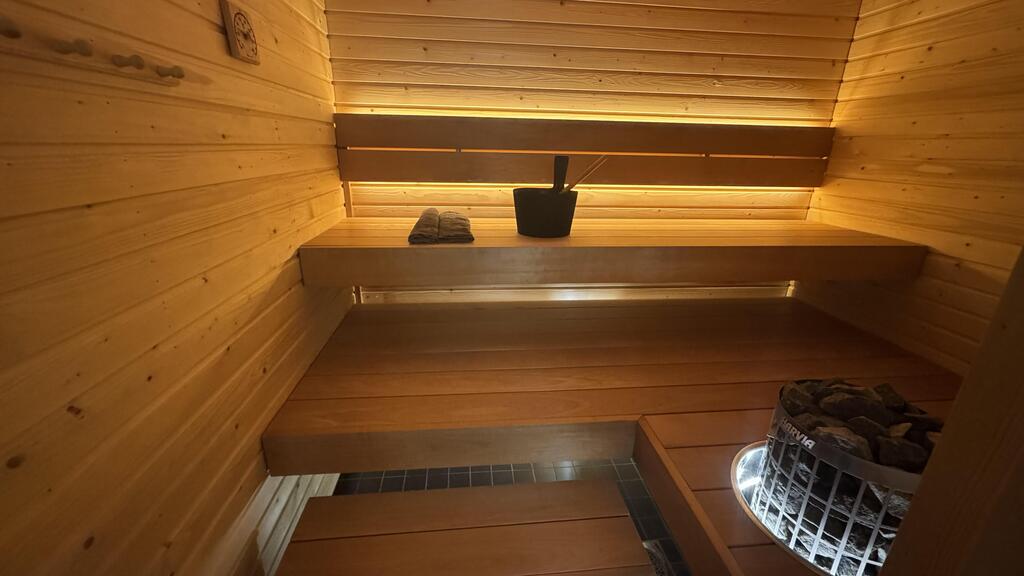 sauna-led-valonauha-saunassa.jpeg