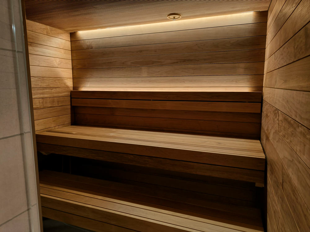 Saunan valaistus LED-valonauhalla, jonka värilämpötila on 4000K